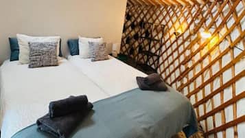 1 slaapkamer, een strijkplank/strijkijzer, wifi, beddengoed