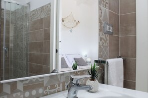 Hair dryer, bidet, towels, soap - Relax in Nature near Alghero ~ Private Garden & Pet Friendly (Sardegna)