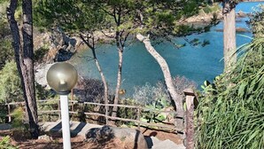 A staircase leading to a scenic overlook with a view of a body of water and surrounding trees. - Villa Alisea in Cefalù, garden, pool and sea (Cefalù)