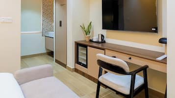 Quarto solteiro luxo | Cofres nos quartos, escrivaninha, espaço de trabalho para notebook