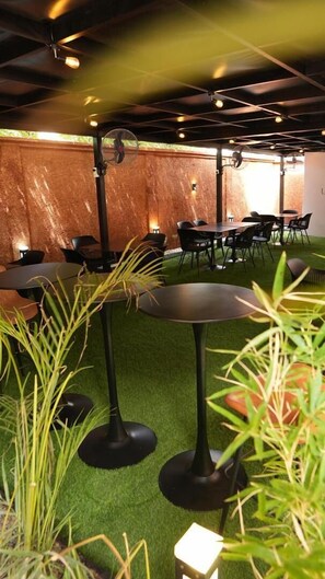 Signature Suite, Garden View | Terrace/patio - 7EVEN Suites (Lekki)