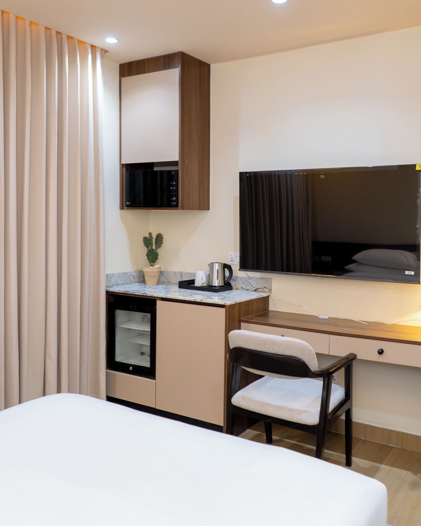 Quarto solteiro standard, vista para o jardim | Cofres nos quartos, escrivaninha, espaço de trabalho para notebook