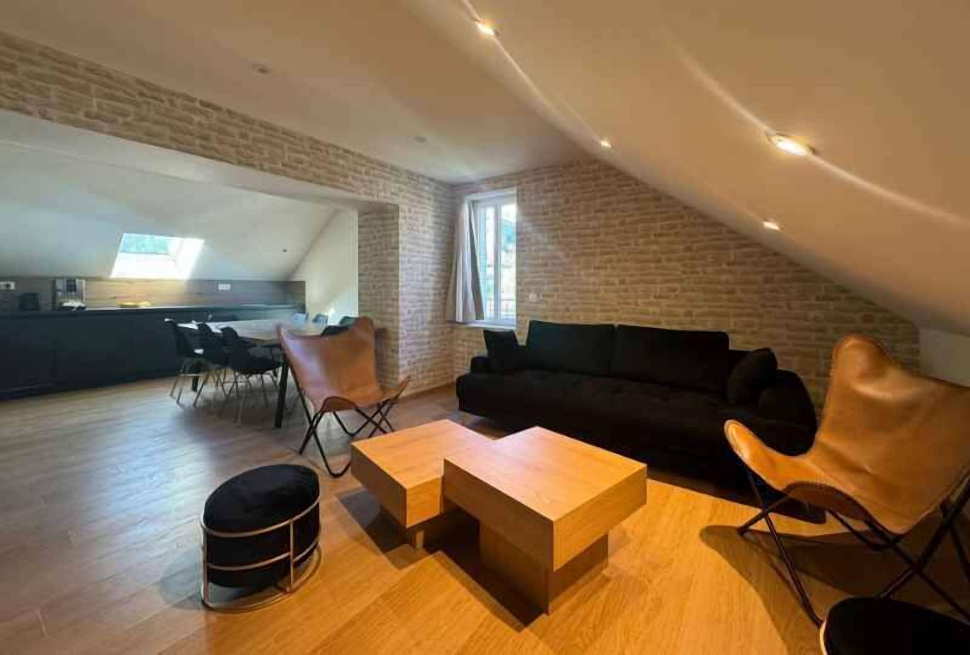 Superior Apartment, 3 Bedrooms | Living area | Smart TV