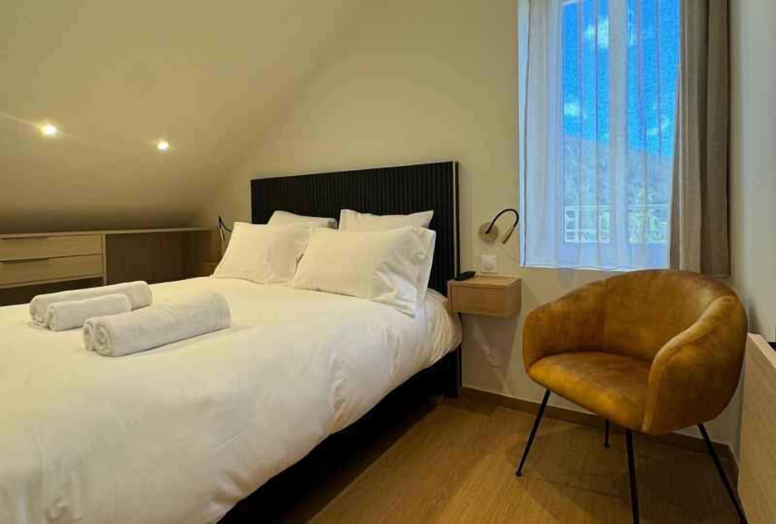 Rideaux occultants, fer et planche à repasser, Wi-Fi gratuit