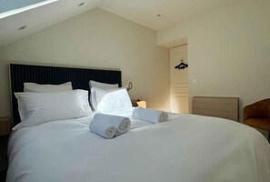 Departamento superior, 3 habitaciones | Ropa de cama de alta calidad y camas con efecto memoria 