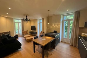 Superior Apartment | Living area | Smart TV - Villa Belle Fleur (Chateau-Ville-Vieille)