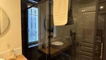 Superior Apartment | Bathroom