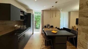 Superior Apartment, 2 Bedrooms | Private kitchen