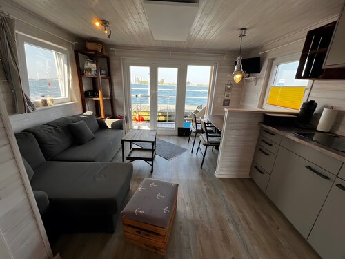 Mien Schipp – Houseboat with Sea View in Burgtiefe, Fehmarn