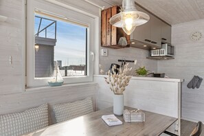 Interior - Houseboat Mien Schipp – Unique Vacation on the Water in Fehmarn Harbor (Fehmarn)