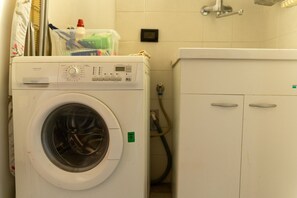 Interior - Barsotti House - Lucca Vacation Home with Wi-Fi and Washing Machine (Lucca)