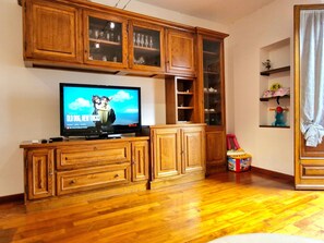 Interior - Barsotti House - Lucca Vacation Home with Wi-Fi and Washing Machine (Lucca)