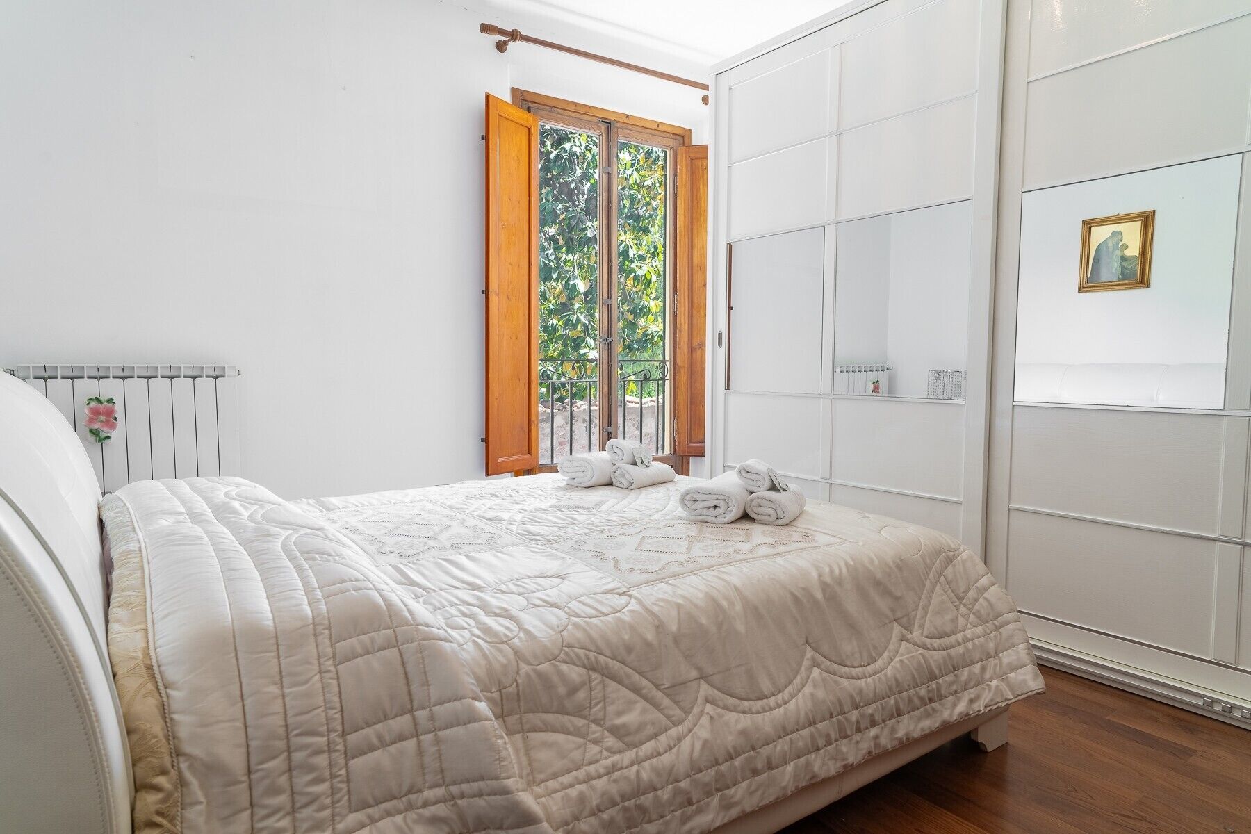Iron/ironing board, WiFi, bed sheets
