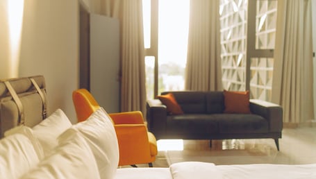 Studio, Courtyard View. Elysium Suites & Apartments