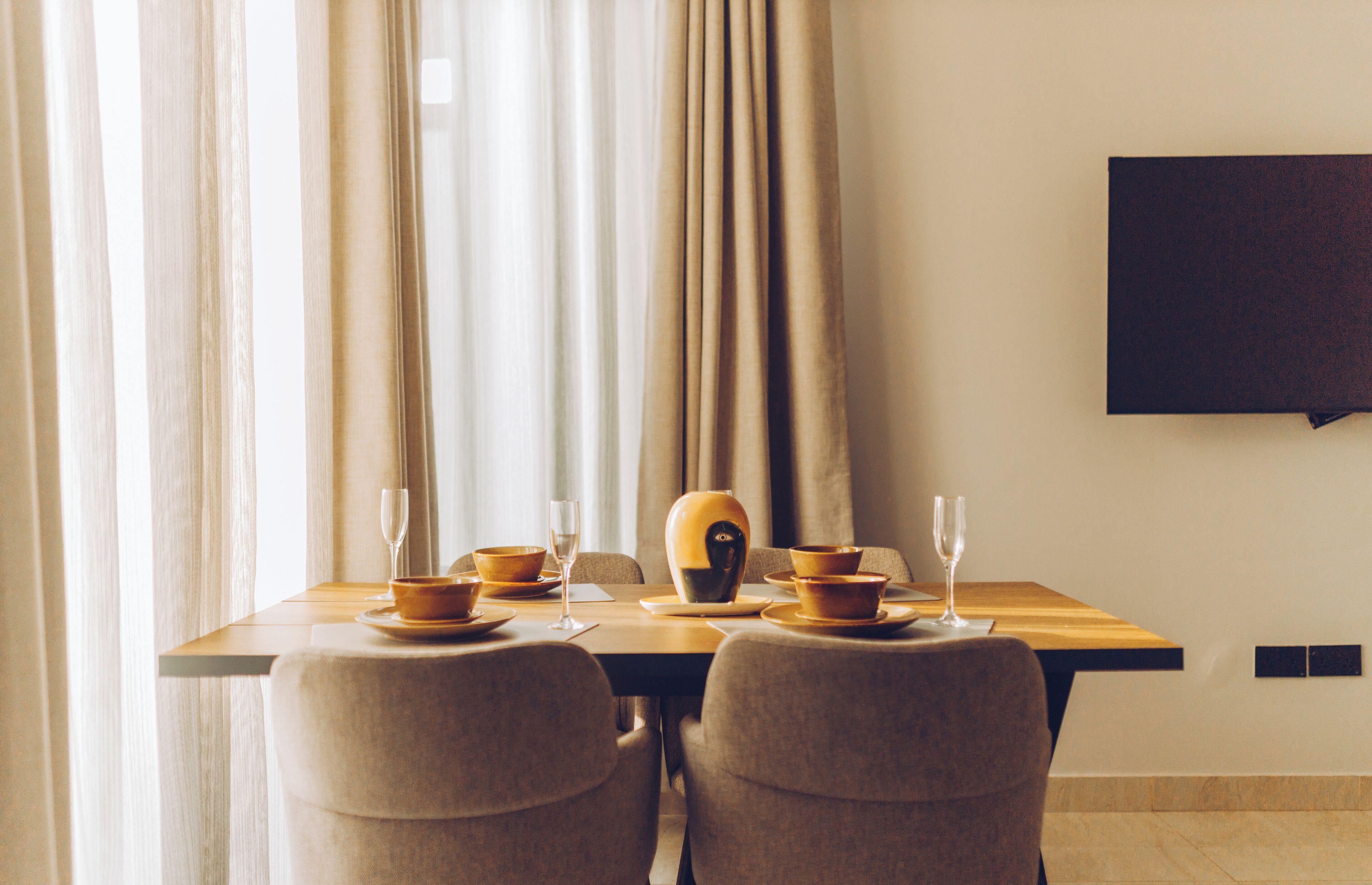 Deluxe Apartment, Balcony, Hill View | In-room dining