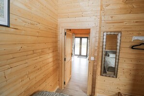 2 bedrooms, individually decorated, individually furnished, free WiFi - Glenview Log Cabin (Ballycastle)