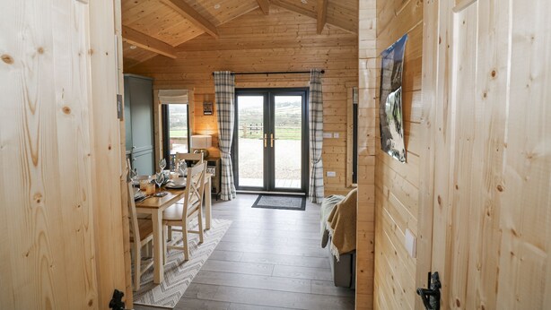 Living area - Glenview Log Cabin (Ballycastle)