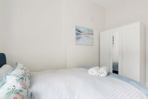 2 bedrooms, iron/ironing board, WiFi, bed sheets - Entire Stylish Notting Hill Flat Near Hyde Park (London)