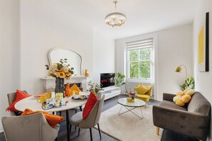 Living area - Entire Stylish Notting Hill Flat Near Hyde Park (London)