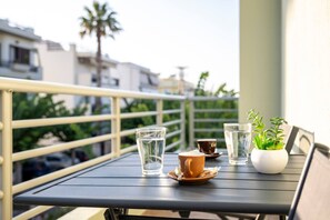 تناول الطعام بالخارج
