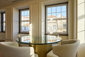 Dining - FLH Porto Clérigos Luxury Apartment IV (Oporto)