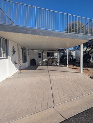 Exterior - Spacious 2BD/2BA Retreat in Monte Vista Village Resort in Sunny Mesa AZ (Mesa)