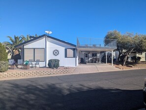 Exterior - Spacious 2BD/2BA Retreat in Monte Vista Village Resort in Sunny Mesa AZ (Mesa)