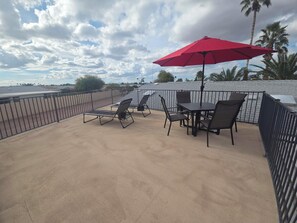 Outdoor dining - Spacious 2BD/2BA Retreat in Monte Vista Village Resort in Sunny Mesa AZ (Mesa)