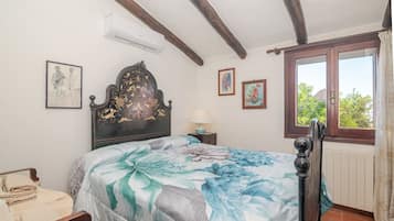 3 chambres, fer et planche à repasser, Wi-Fi, draps fournis