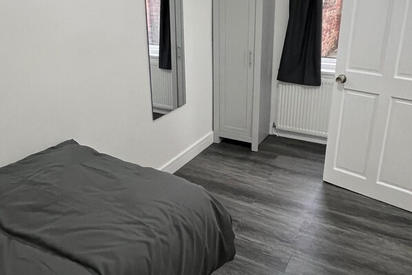 Room - 2 Bed Flat - Sleeps 4 - Parking - Wifi (Boldon Colliery)