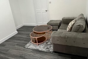 Living area - 2 Bed Flat - Sleeps 4 - Parking - Wifi (Boldon Colliery)