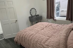 Room - 2 Bed Flat - Sleeps 4 - Parking - Wifi (Boldon Colliery)