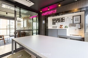 Private kitchen - Comfort and Convenience w/ an Unbeatable Location in Jardim Paulista - Onns (São Paulo)