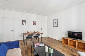 Interior - Cozy 1BR by Canal Saint-Martin - Central Paris (Paris)