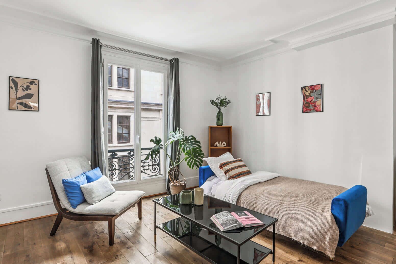 1 室のベッドルーム、デスク、アイロン / アイロン台、  旅行用ベビーベッド