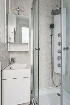 Shower, hair dryer, towels, soap - Cozy 1BR by Canal Saint-Martin - Central Paris (Paris)