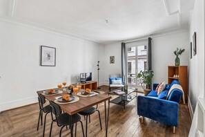 Dining - Cozy 1BR by Canal Saint-Martin - Central Paris (Paris)