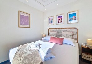 1 bedroom, free WiFi, bed sheets - N&J - RIVIERA JAURES - Terrace - Close old town (Niza)