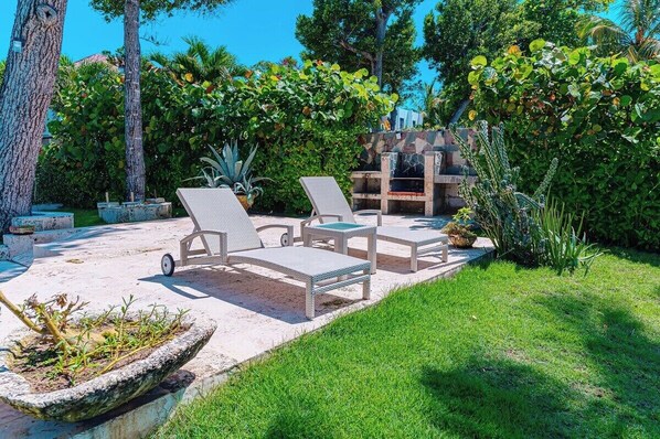 Terrace/patio - Beachfront villa, amazing sea views, FULLY LOADED! (Sosúa)