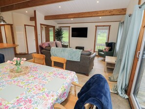 Living area - Elm Lodge (Rugeley)
