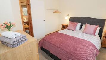 3 bedrooms, individually decorated, individually furnished, free WiFi