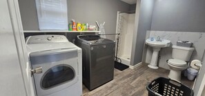 Shower, hair dryer, towels, soap - 3Bedroom 3Bathroom house in adorable Area,close to south padre island and SpaceX (Harlingen)