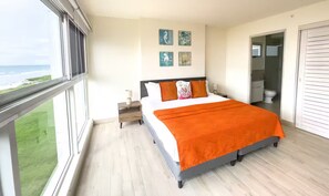 Een strijkplank/strijkijzer, wifi, beddengoed