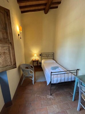 2 bedrooms, iron/ironing board, Internet, bed sheets - Podere Casanova - Caesius Home Pool & View (San Gimignano)