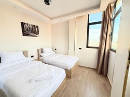 Espacio para trabajar con laptop y wifi gratis