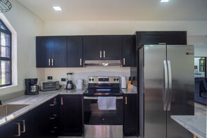 Private kitchen - Casa 78- Bright Modern Pool House with Deck (Esterillos Oeste)