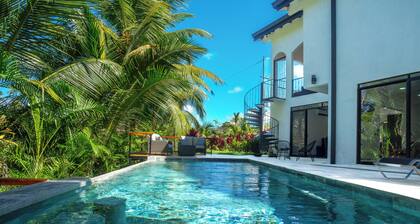 Casa 78- Bright Modern Pool House with Deck
