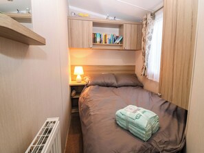 3 bedrooms, individually decorated, individually furnished, free WiFi - Caravan Number 77 (Eyemouth)