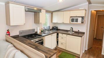 Cookware/dishes/utensils