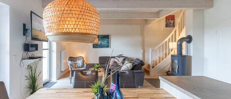 Smart TV, fireplace, DVD player